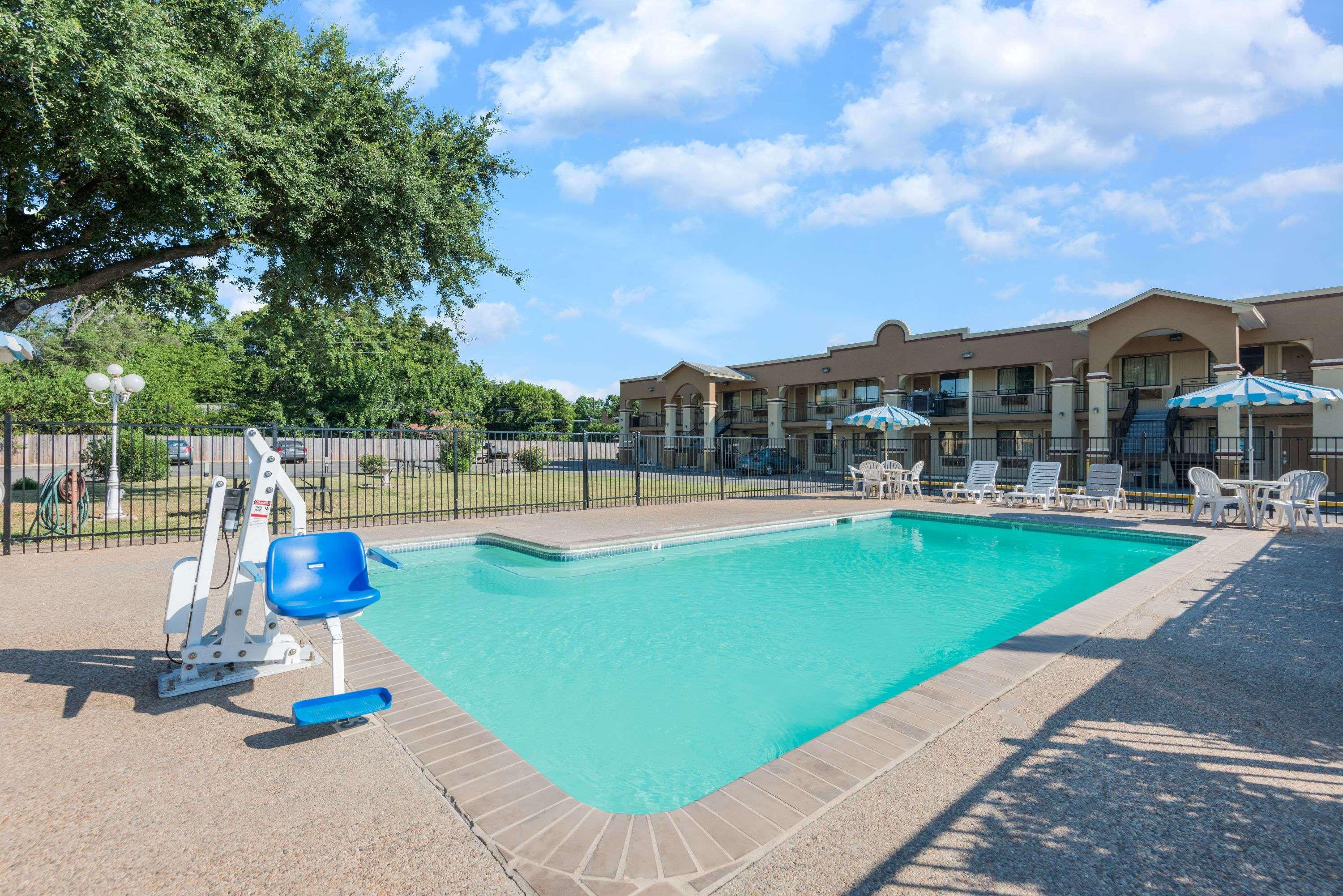 Days Inn By Wyndham San Marcos Exterior foto