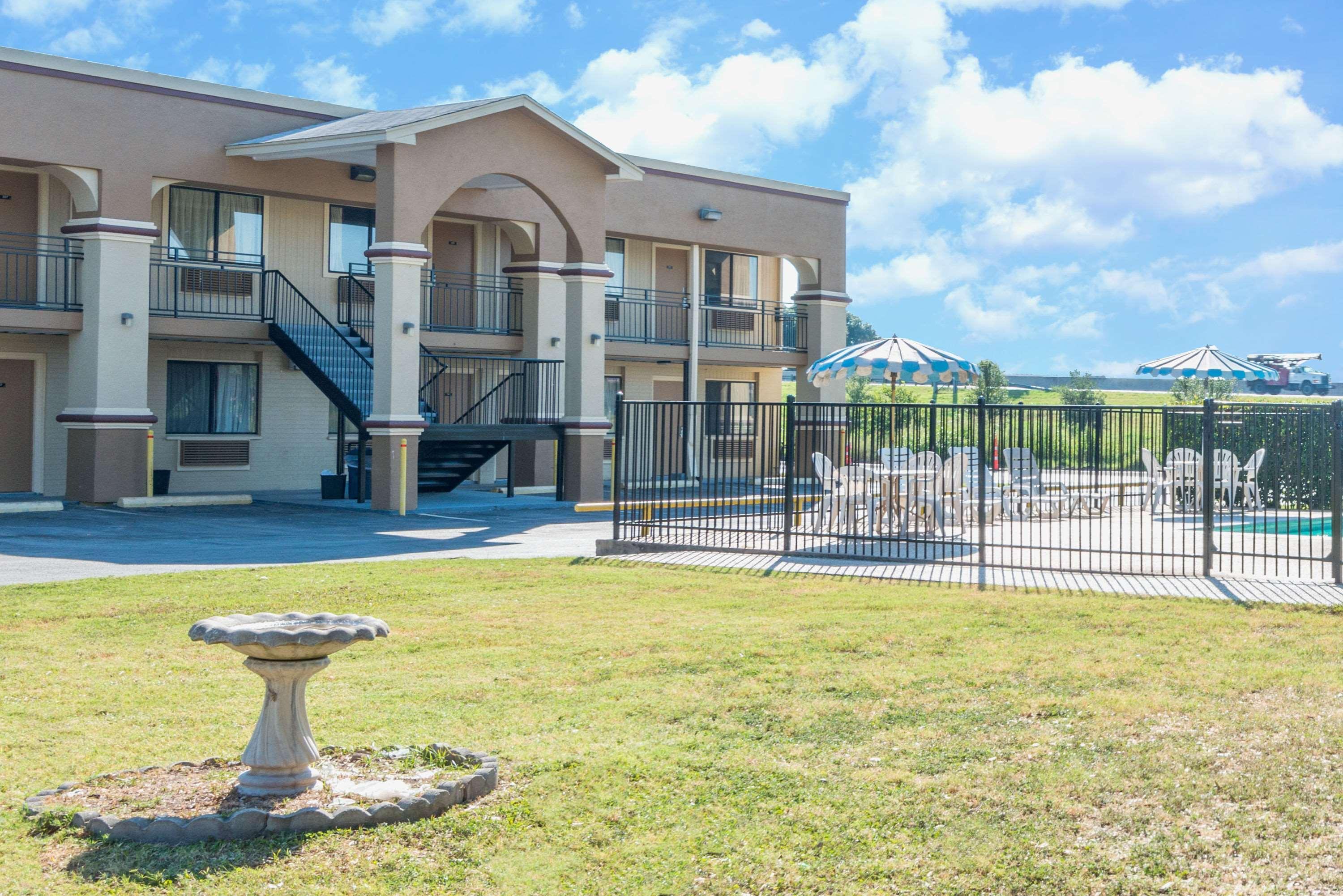 Days Inn By Wyndham San Marcos Exterior foto